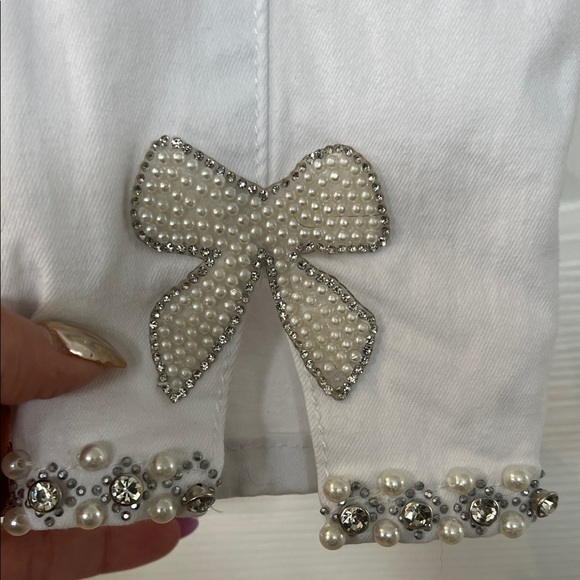 Frank Lyman Design Denim - Frank Lyman Design White Skinny Jeans with Beaded Hem